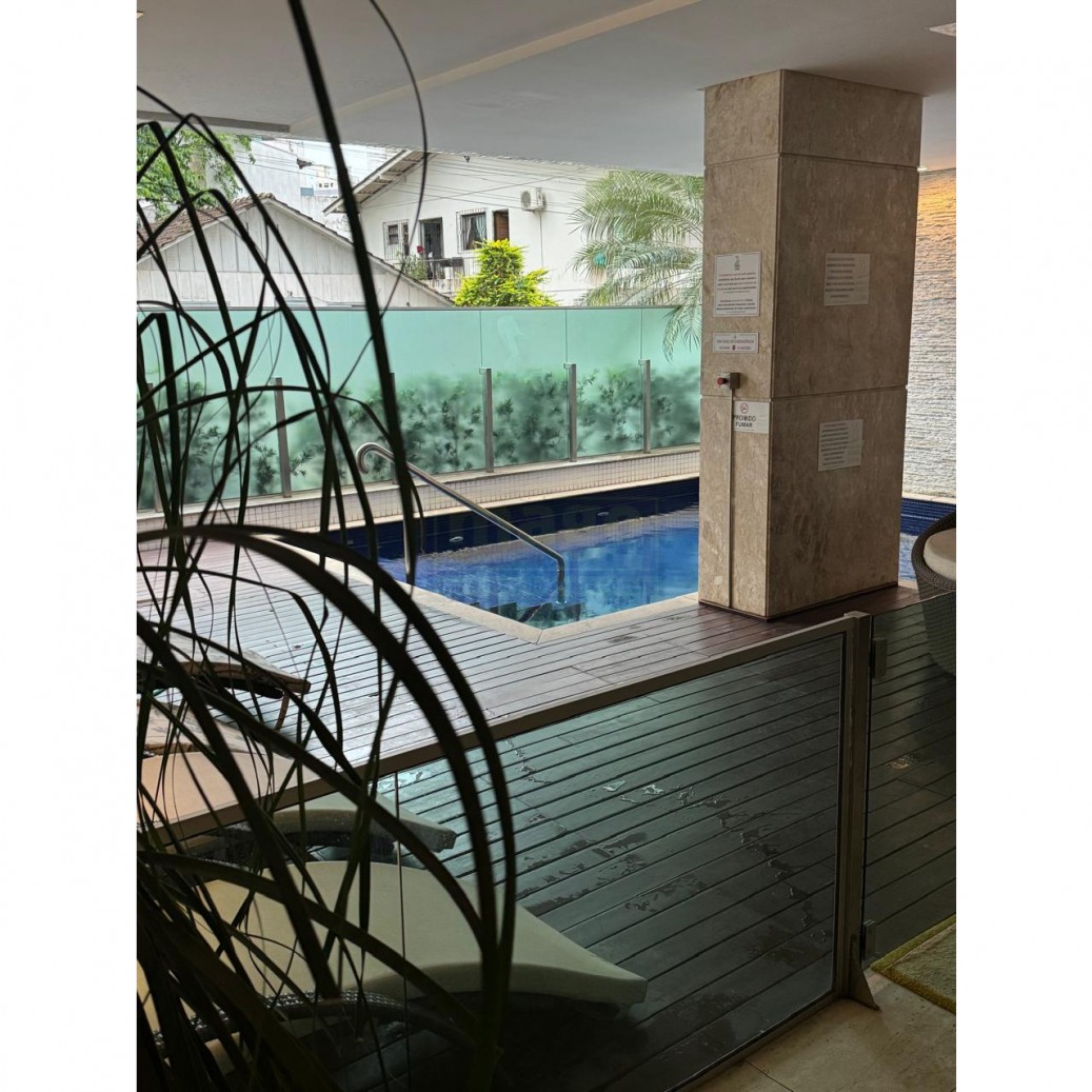 Apartamento mobiliado e decorado com suíte para venda 