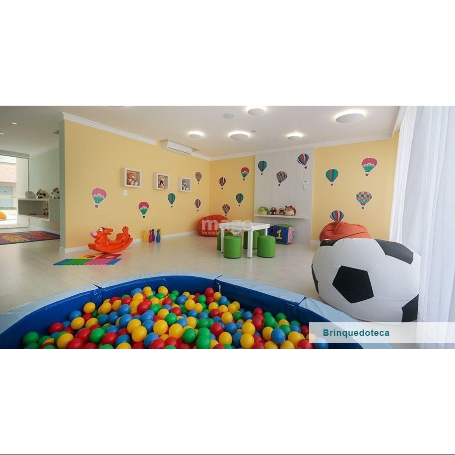 Apartamento em Condomínio nas Nações com 1 suite para Venda