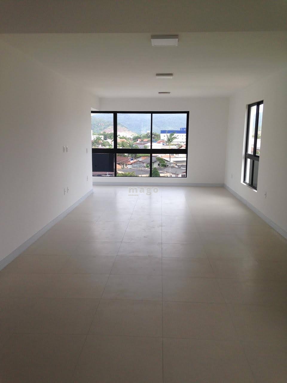Apartamento à venda 3 suítes, 2 vagas, Centro Camboriú 