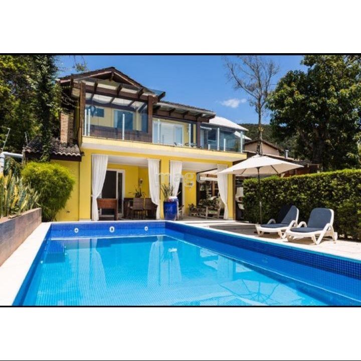 Linda casa 3 suítes em Taquaras pertinho da praia.