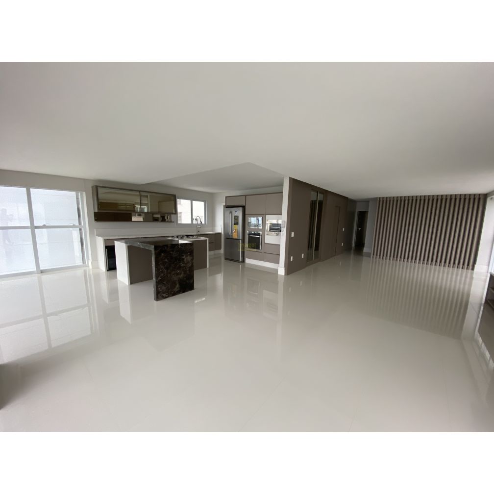 Apartamento Alto Padrão com 04 suítes Frente Mar