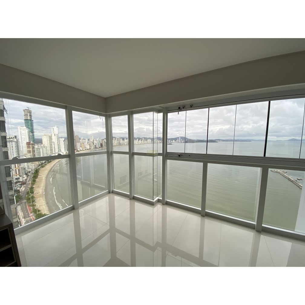 Apartamento Alto Padrão com 04 suítes Frente Mar