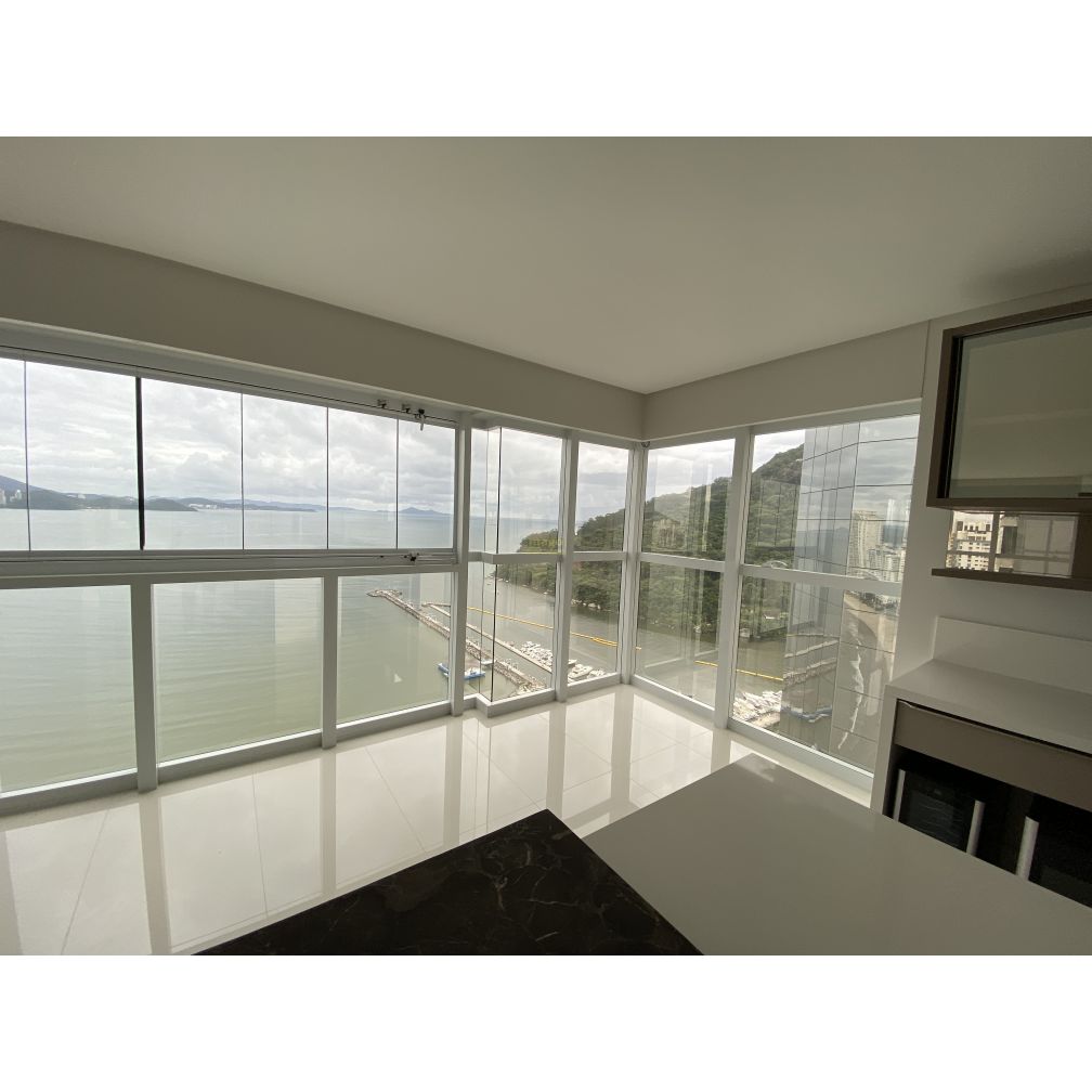 Apartamento Alto Padrão com 04 suítes Frente Mar