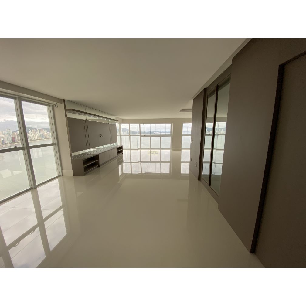 Apartamento Alto Padrão com 04 suítes Frente Mar