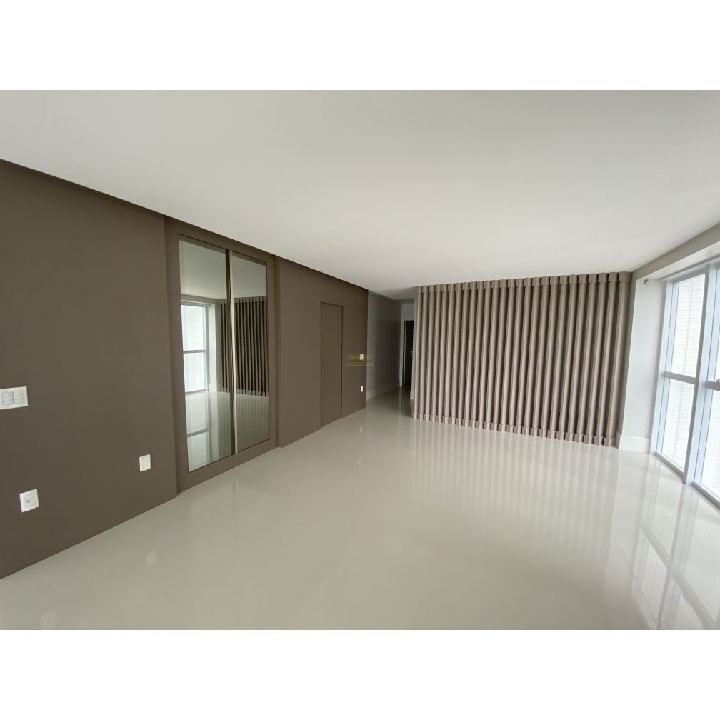 Apartamento Alto Padrão com 04 suítes Frente Mar