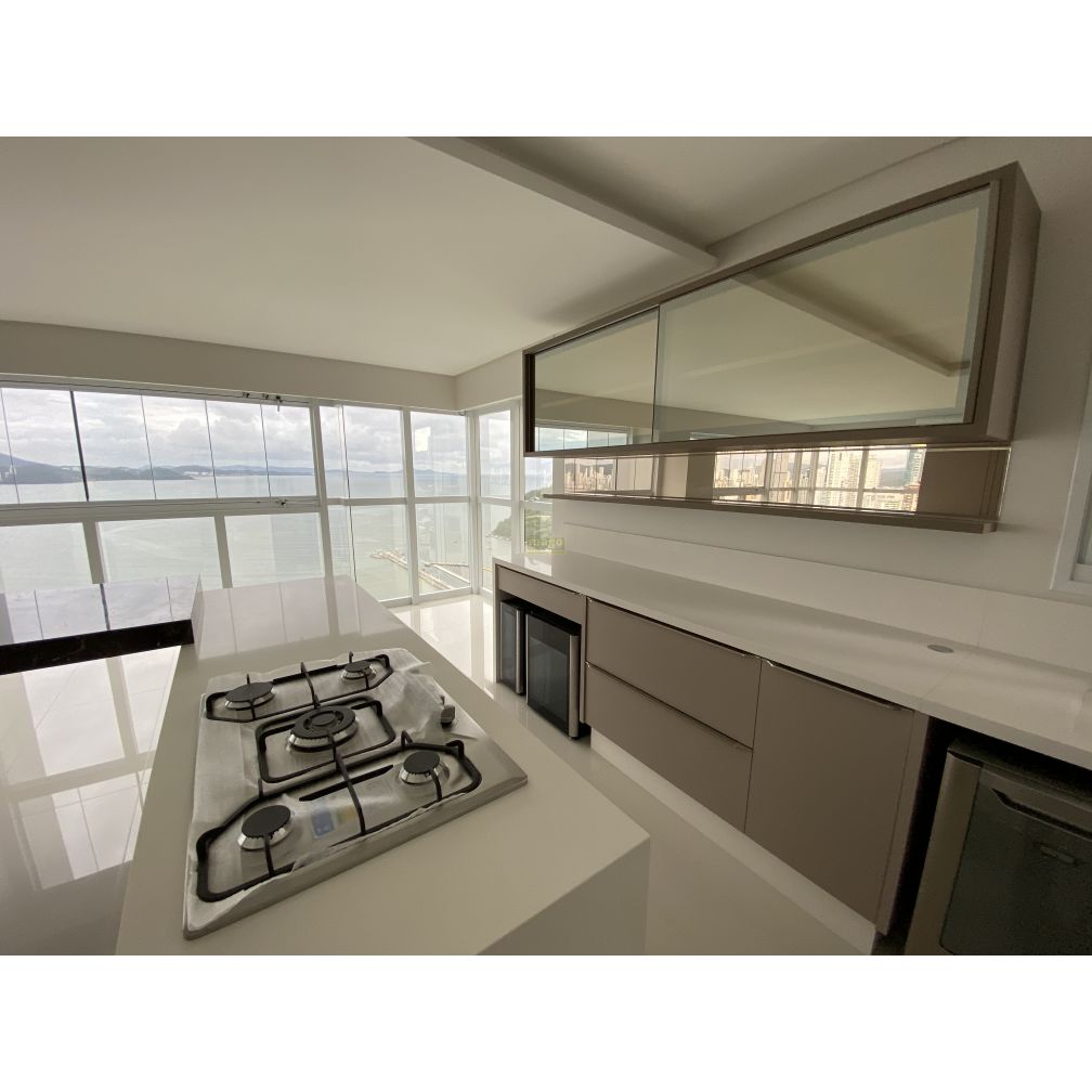 Apartamento Alto Padrão com 04 suítes Frente Mar