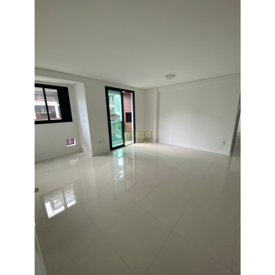 Apartamento de 1 Suite + 1 quarto na Praia Brava