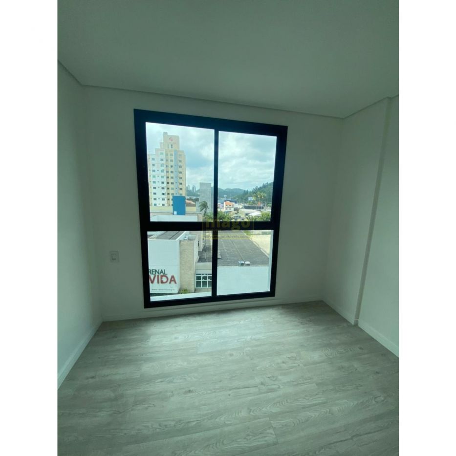 Apartamento de 1 Suite + 1 quarto na Praia Brava
