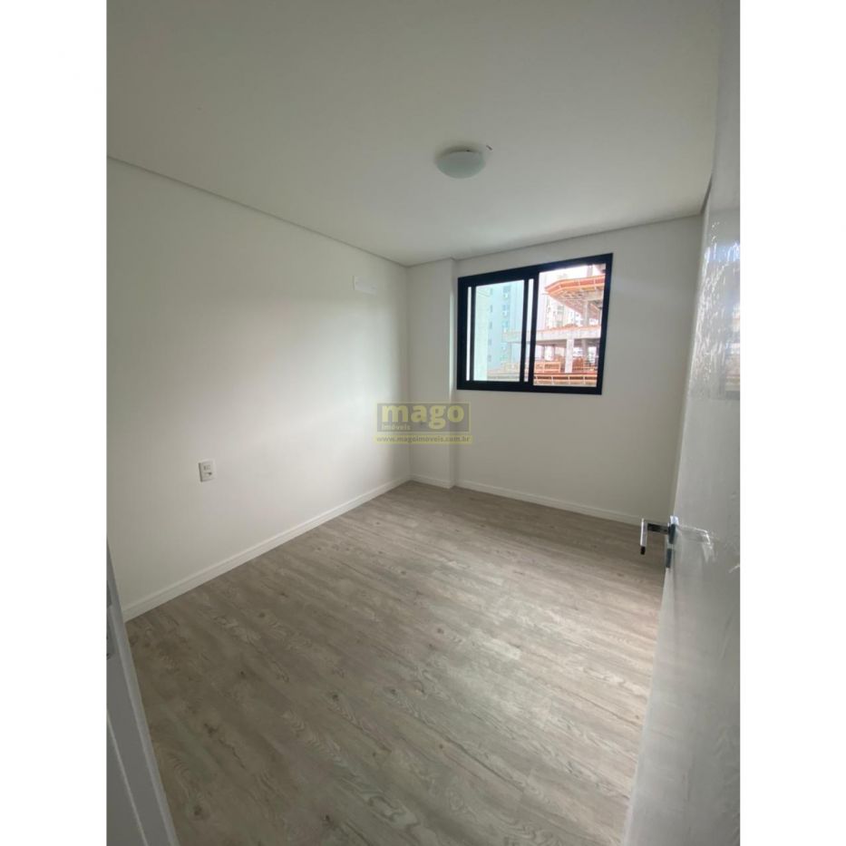 Apartamento de 1 Suite + 1 quarto na Praia Brava