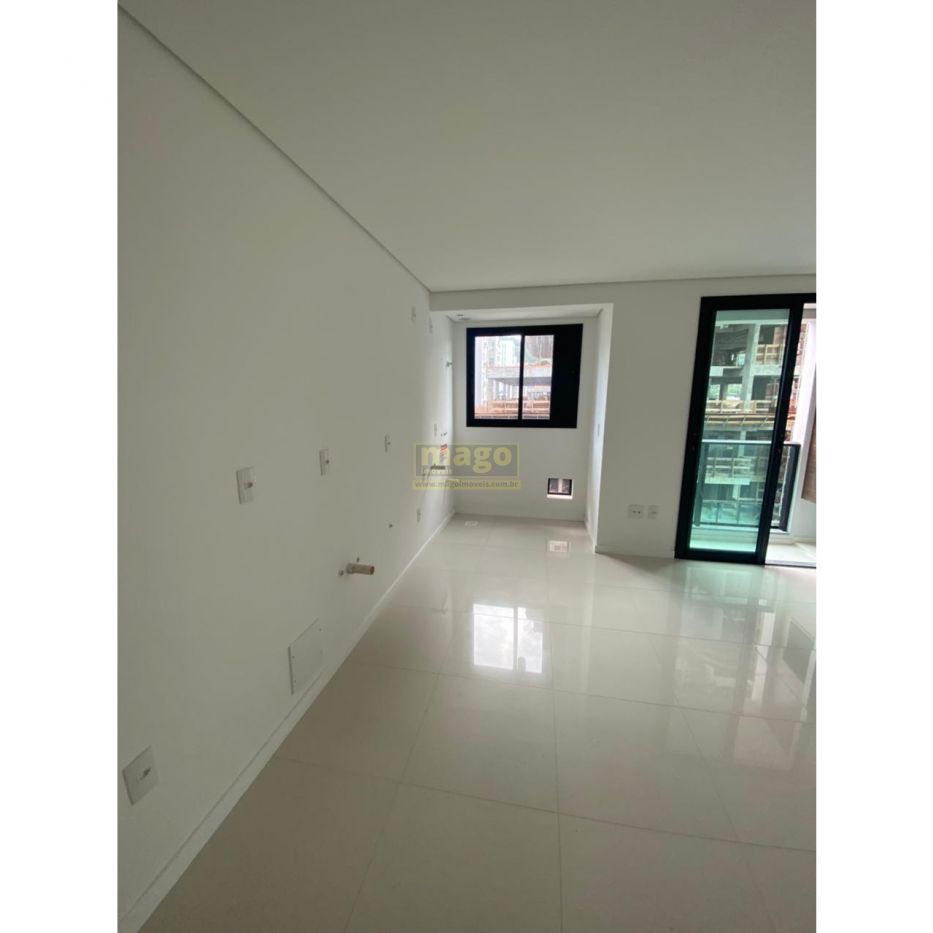 Apartamento de 1 Suite + 1 quarto na Praia Brava