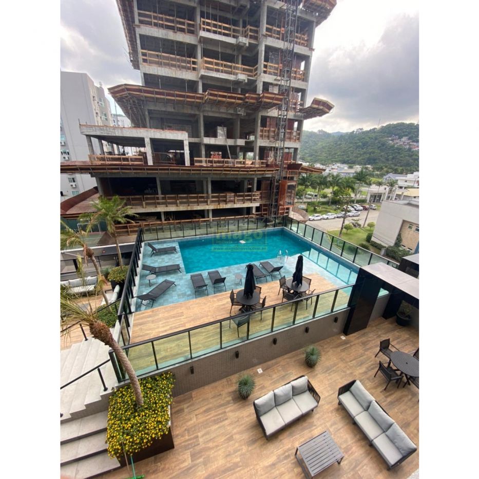 Apartamento de 1 Suite + 1 quarto na Praia Brava