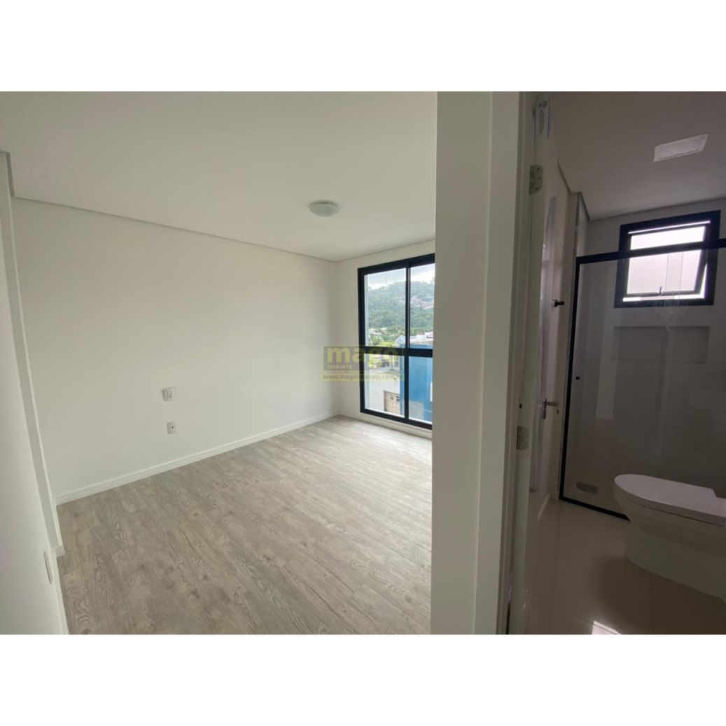 Apartamento de 1 Suite + 1 quarto na Praia Brava