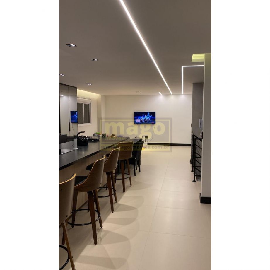 Excelente cobertura duplex com 3 suítes