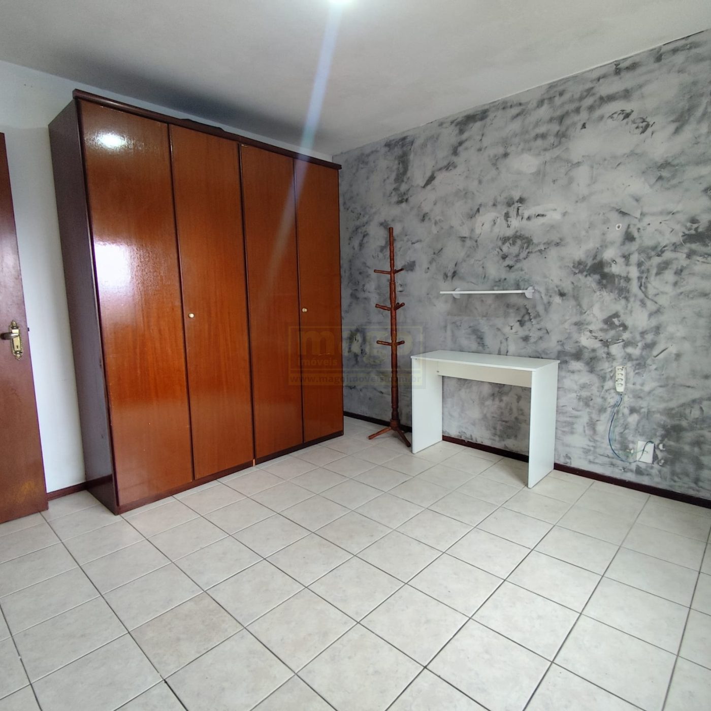 Apartamento à venda na Barra Norte, com ótima localização