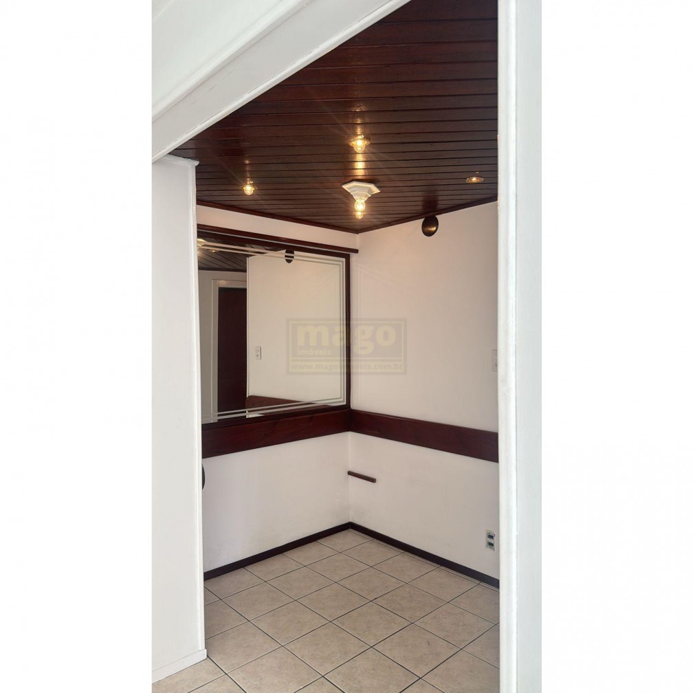Apartamento no centro de Balneário Camboriú semi mobiliado
