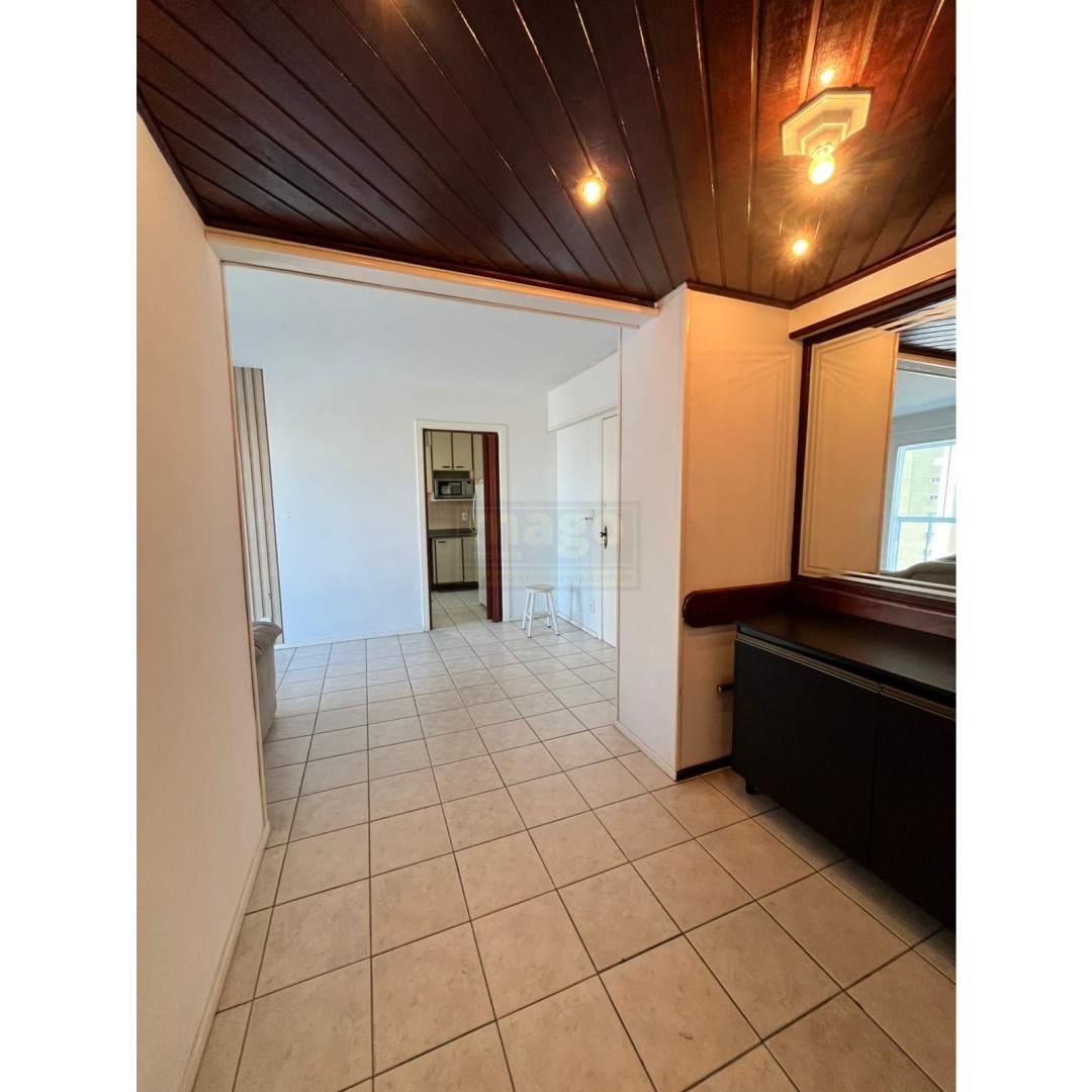 Apartamento no centro de Balneário Camboriú semi mobiliado