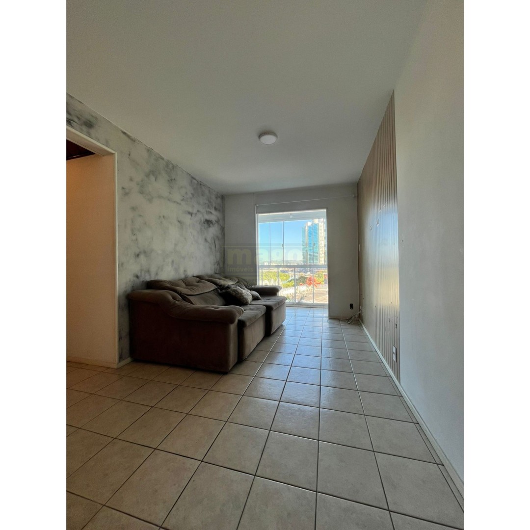 Apartamento no centro de Balneário Camboriú semi mobiliado