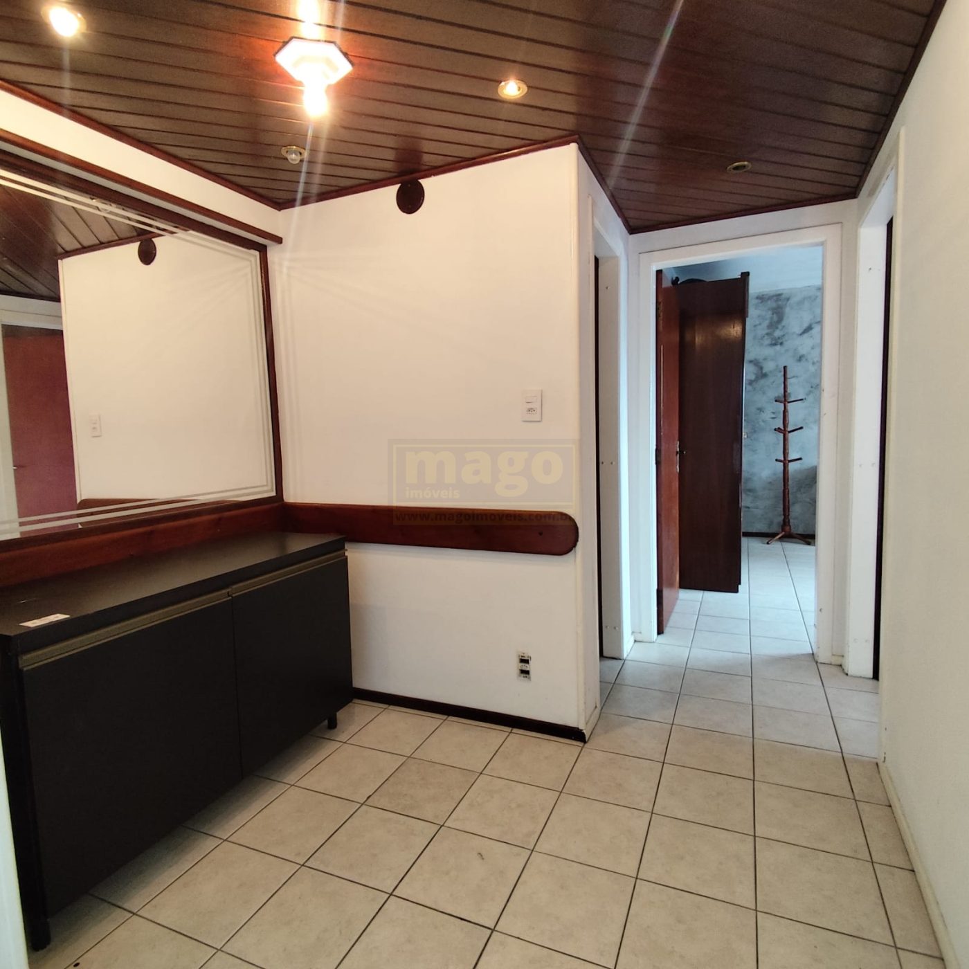 Apartamento à venda na Barra Sul, com ótima localização