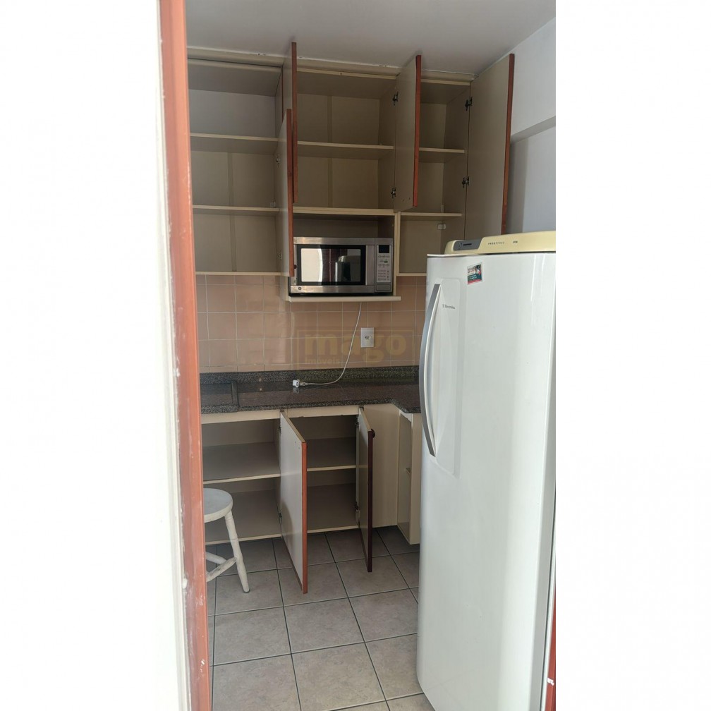 Apartamento no centro de Balneário Camboriú semi mobiliado