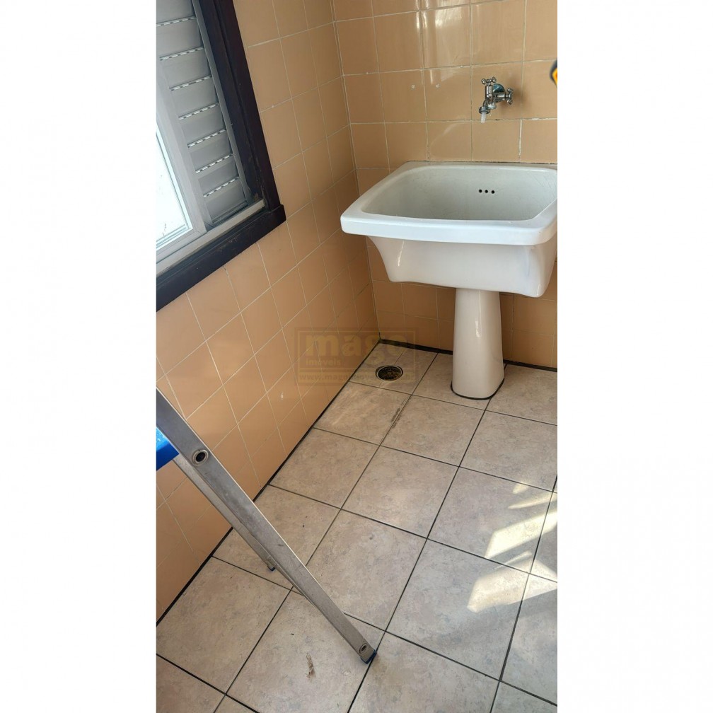 Apartamento no centro de Balneário Camboriú semi mobiliado