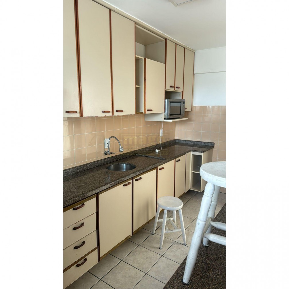 Apartamento no centro de Balneário Camboriú semi mobiliado