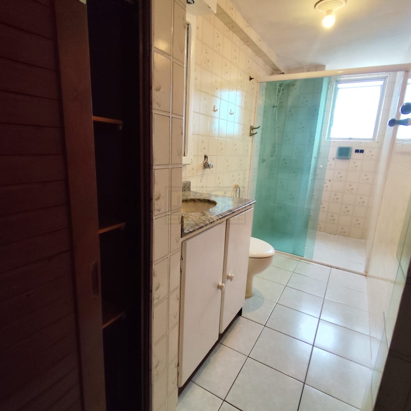 Apartamento à venda na Barra Sul, com ótima localização