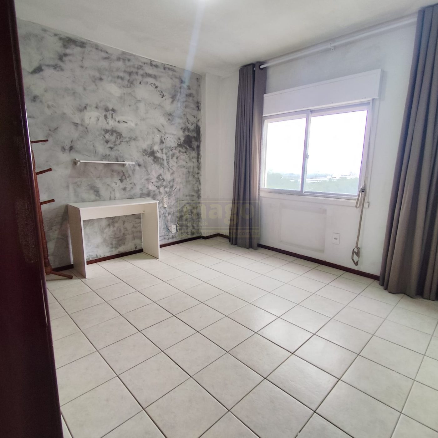 Apartamento à venda na Barra Sul, com ótima localização