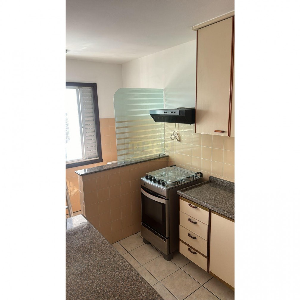 Apartamento no centro de Balneário Camboriú semi mobiliado