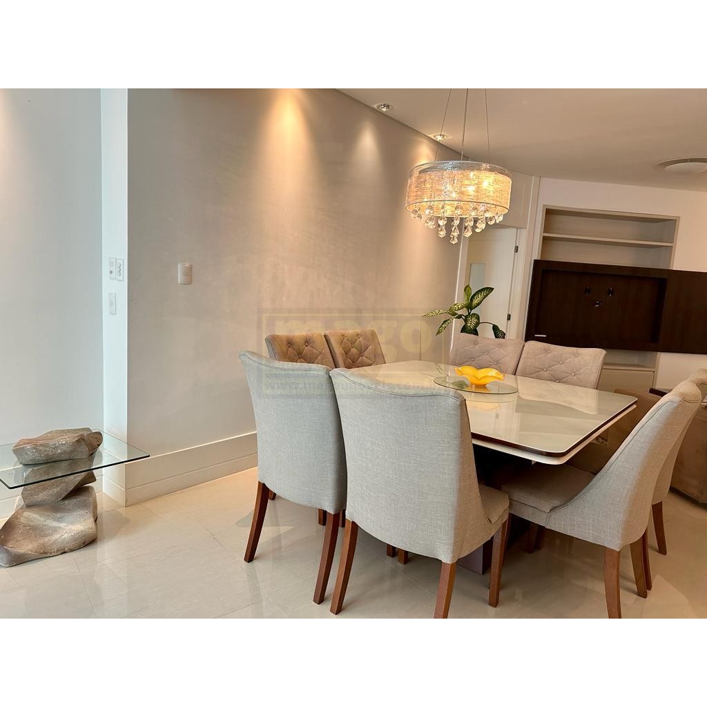 Apartamento com 3 suítes e 4 vagas de garagem na Barra Sul