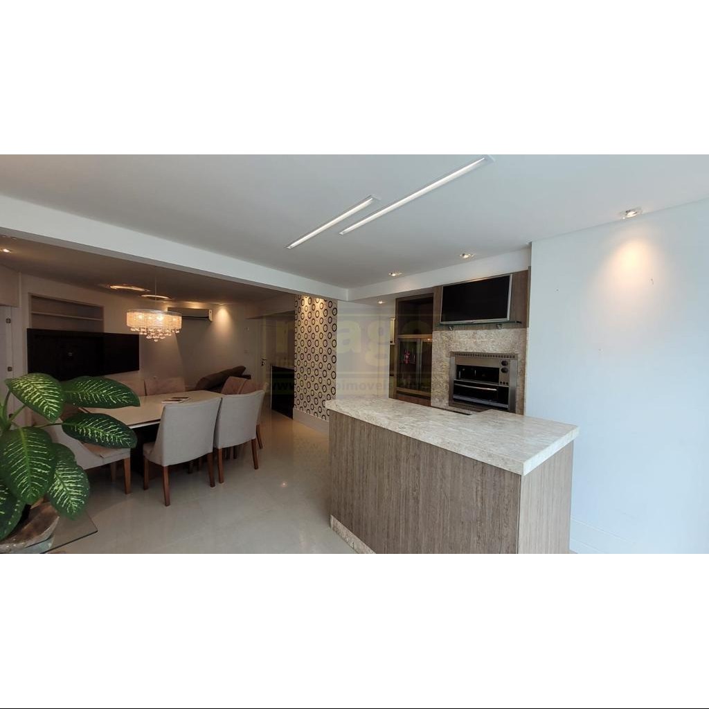 Apartamento com 3 suítes e 4 vagas de garagem na Barra Sul