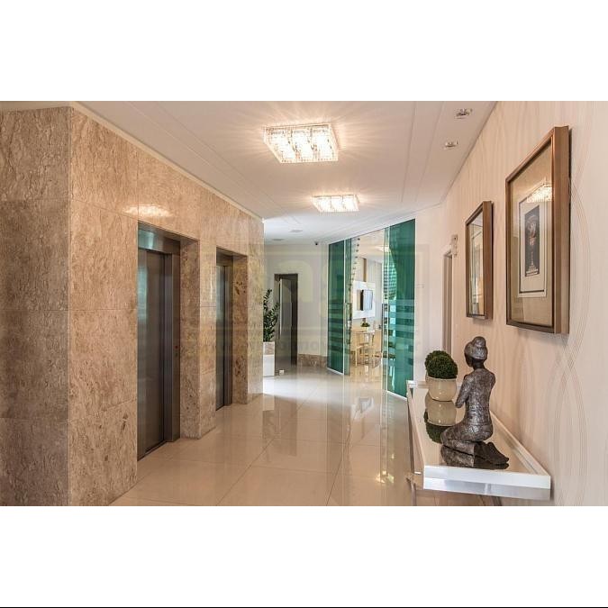Apartamento com 3 suítes e 4 vagas de garagem na Barra Sul