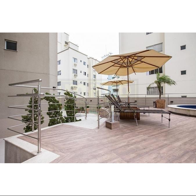 Apartamento com 3 suítes e 4 vagas de garagem na Barra Sul