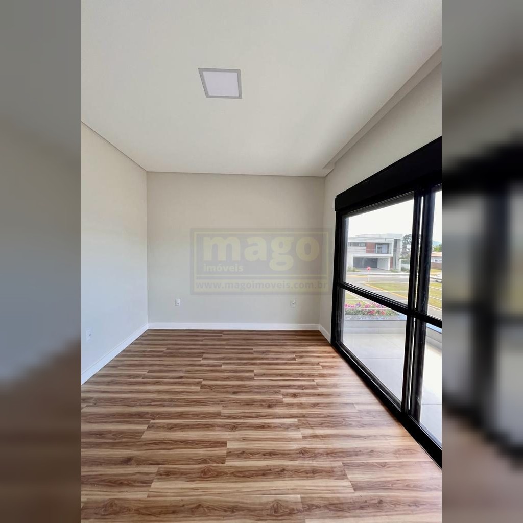 Casa de alto padrão à venda em condominio fechado