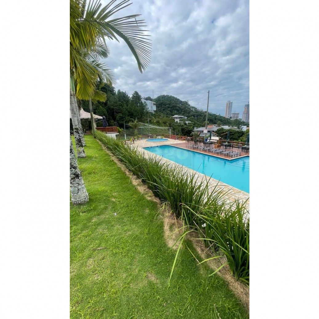 Magnífica Casa em Condomínio Fechado na Praia Brava