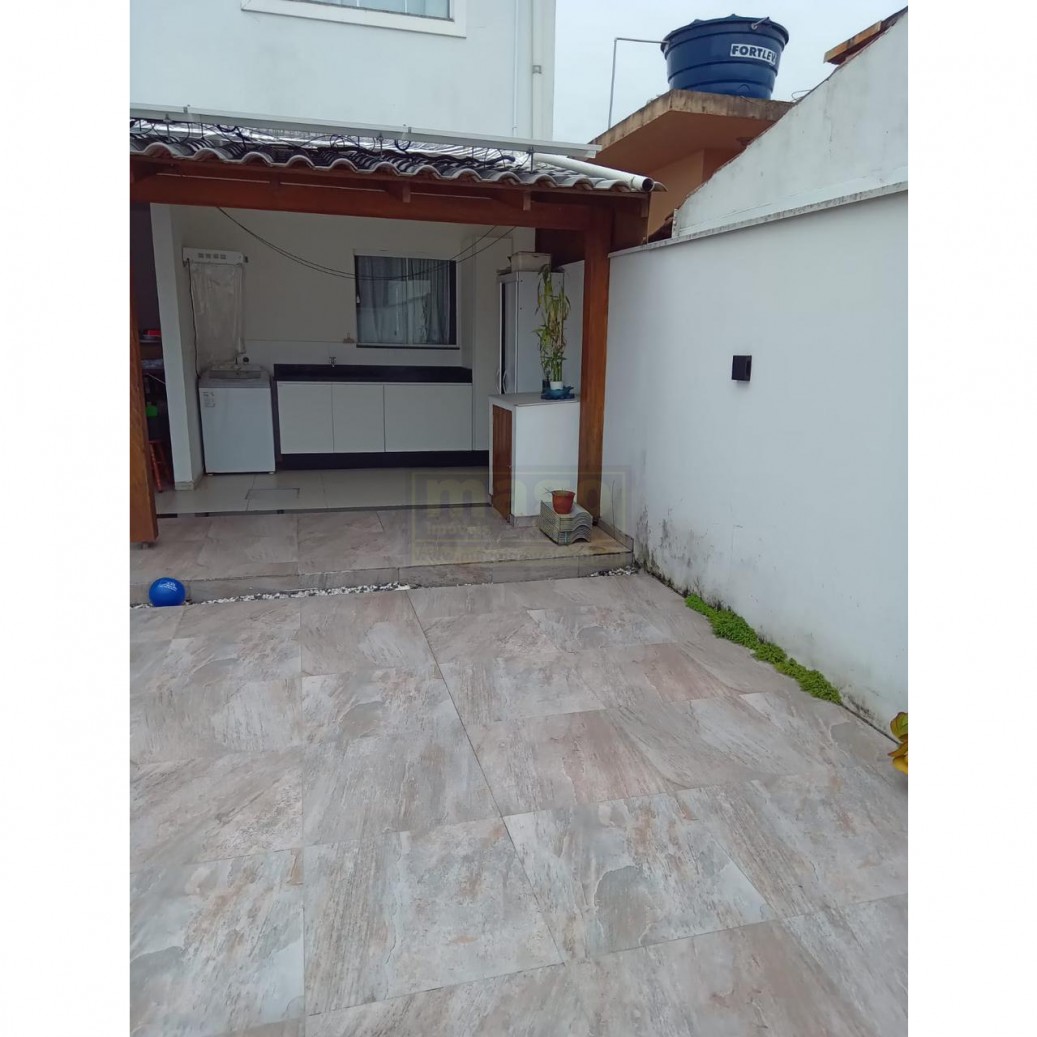 Sobrado para Venda à 500mt do Mar