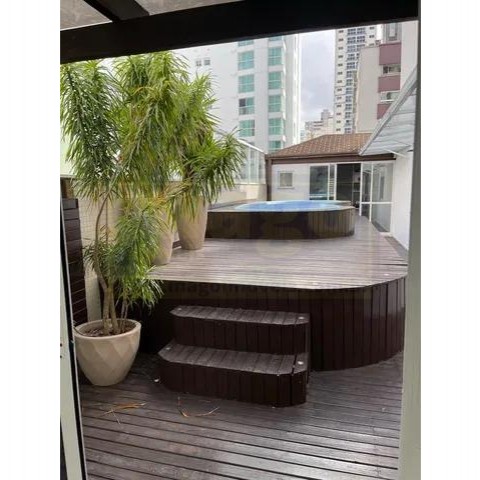 Diferenciado no Centro de Balneário Camboriú à Venda todo Mobiliado
