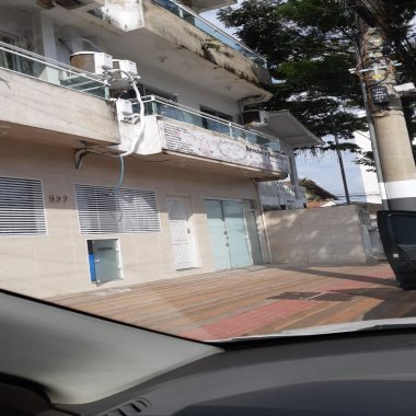 Prédio Comercial com 8 apartamentos para Venda