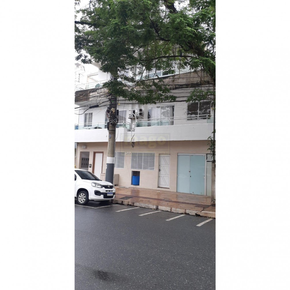 Prédio Comercial com 8 apartamentos para Venda
