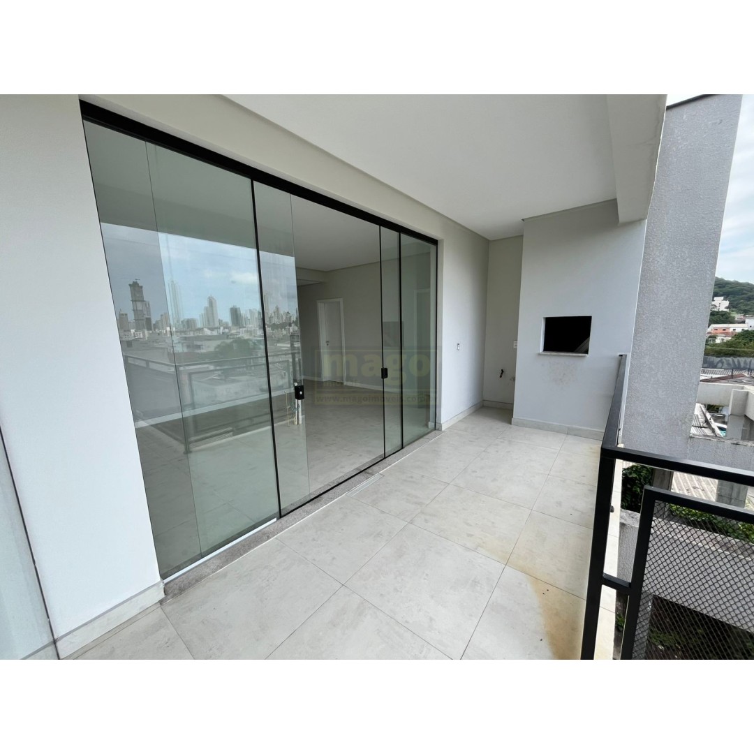 Casa com 3 suites e 4 vagas de garagem no Bairro das Nações