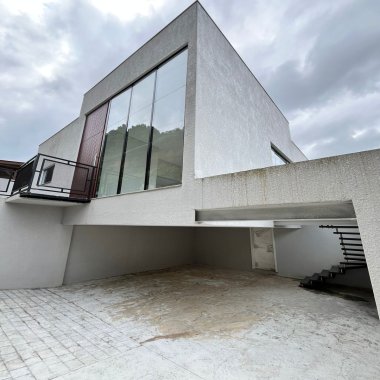 Casa com 3 suites e 4 vagas de garagem no Bairro das Nações