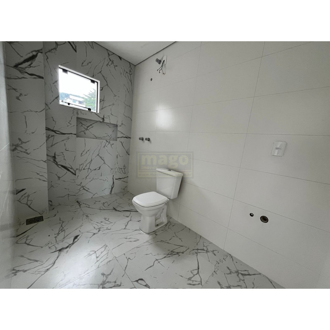 Casa com 3 suites e 4 vagas de garagem no Bairro das Nações