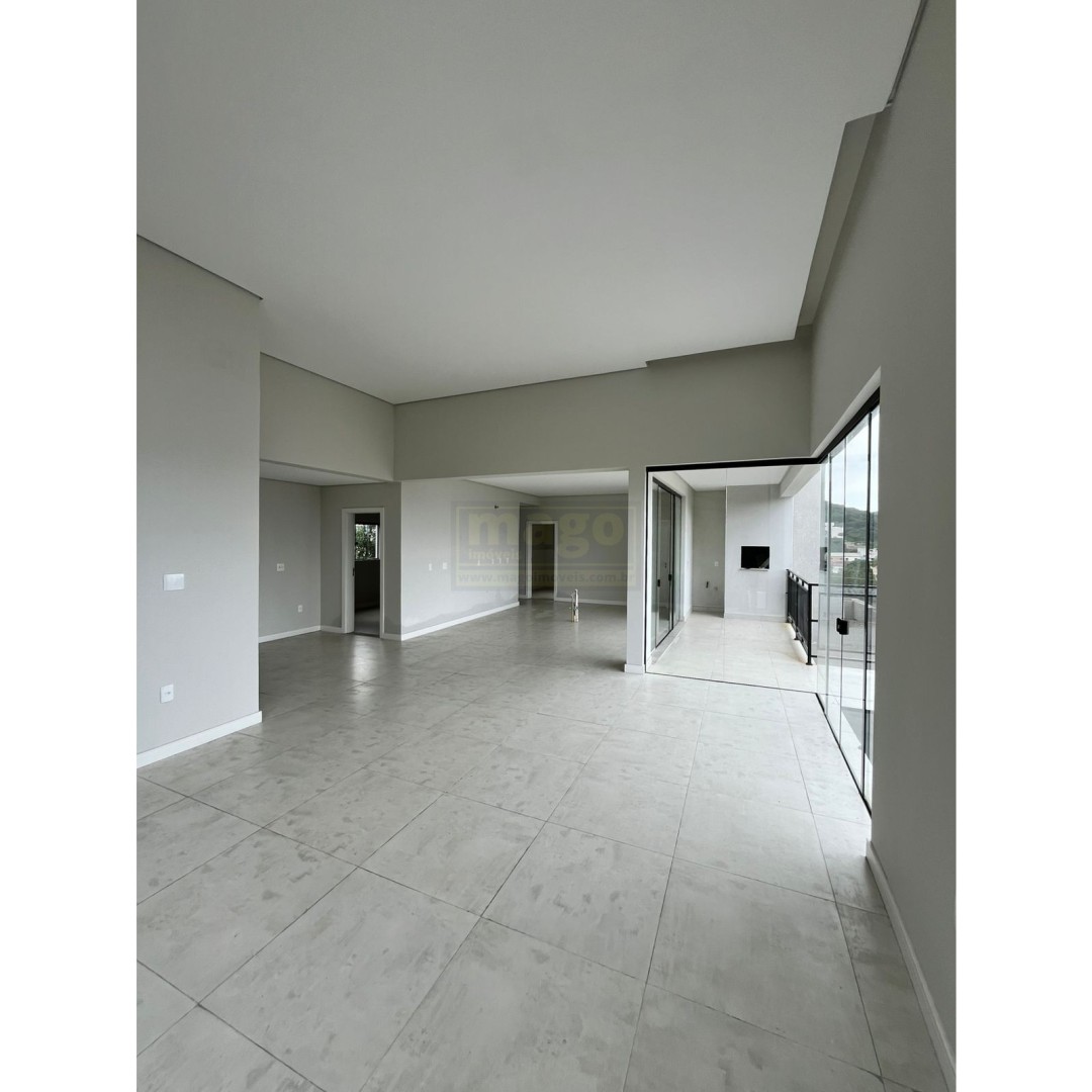 Casa com 3 suites e 4 vagas de garagem no Bairro das Nações