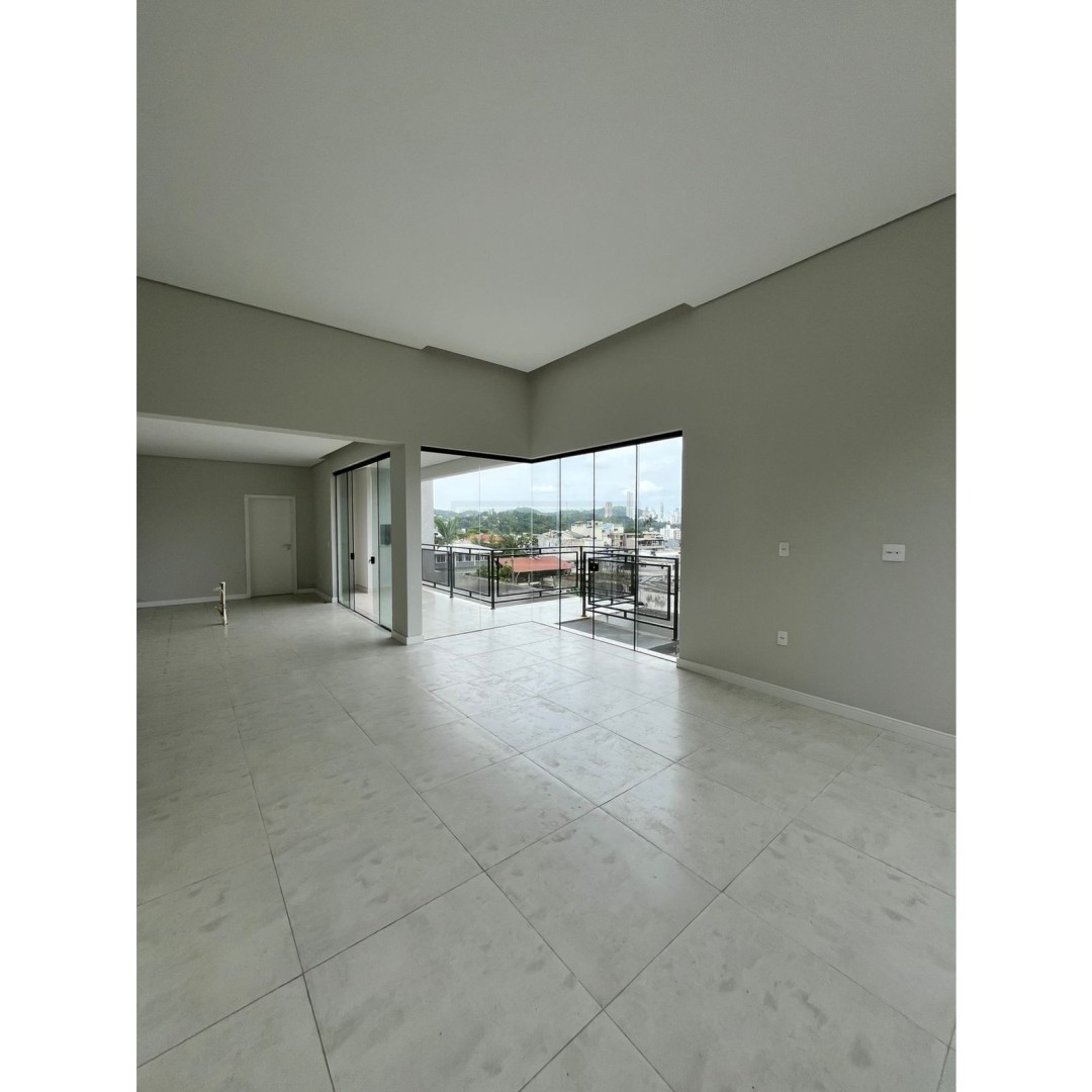 Casa com 3 suites e 4 vagas de garagem no Bairro das Nações