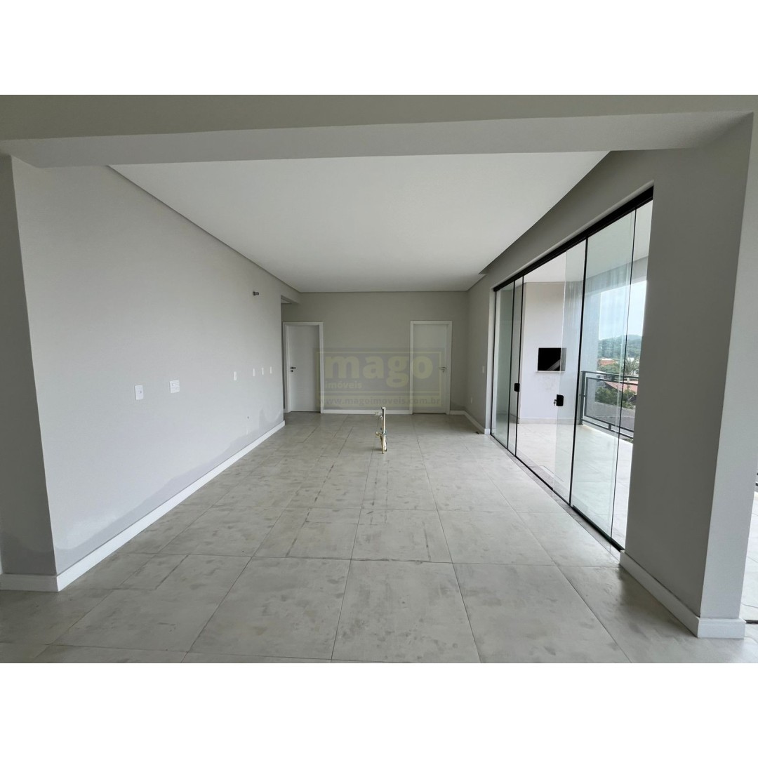 Casa com 3 suites e 4 vagas de garagem no Bairro das Nações