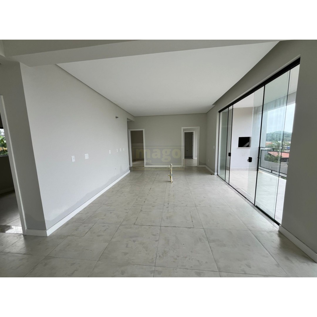 Casa com 3 suites e 4 vagas de garagem no Bairro das Nações