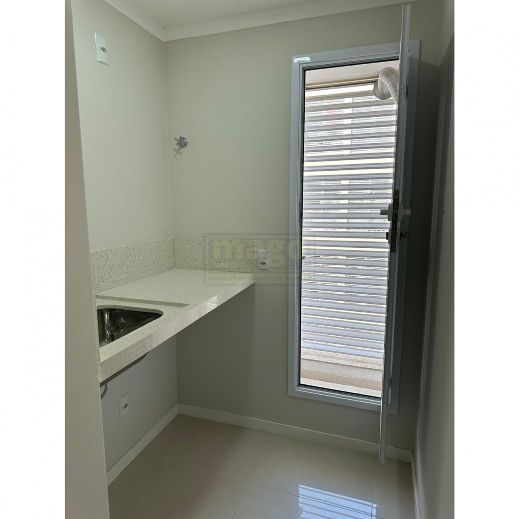 Apartamento em Condomínio nas Nações com 1 suite para Venda