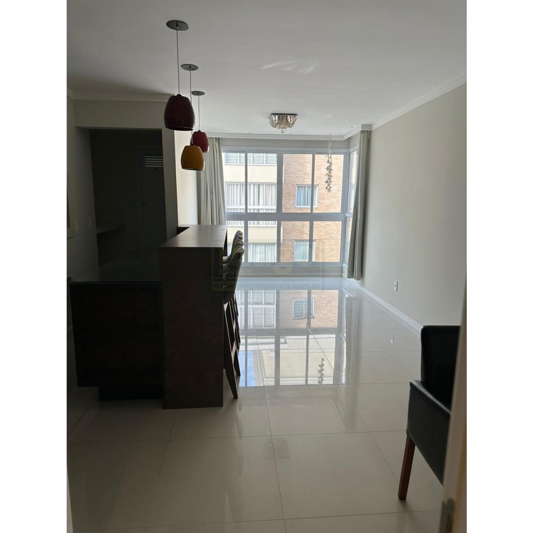 Apartamento em Condomínio nas Nações com 1 suite para Venda