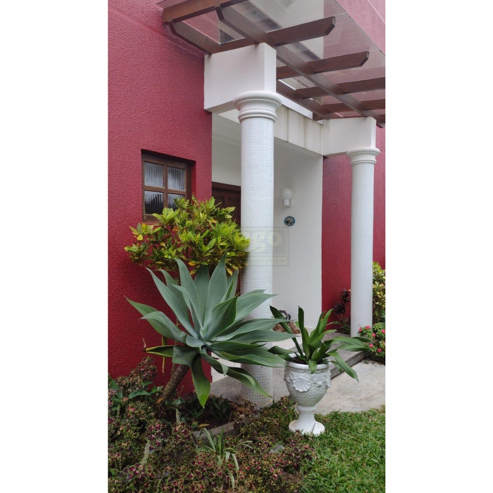 Casa em Taquaras com 5 suítes para venda