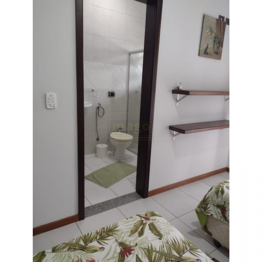 Casa em Taquaras com 5 suítes para venda