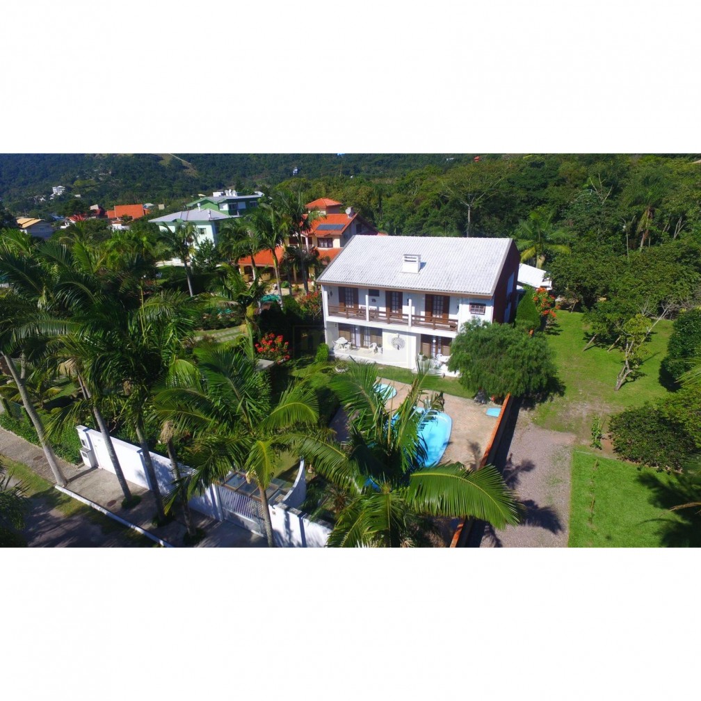 Casa em Taquaras com 5 suítes para venda